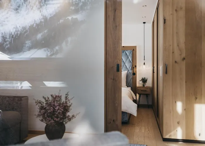 The Crystal Vaya Unique